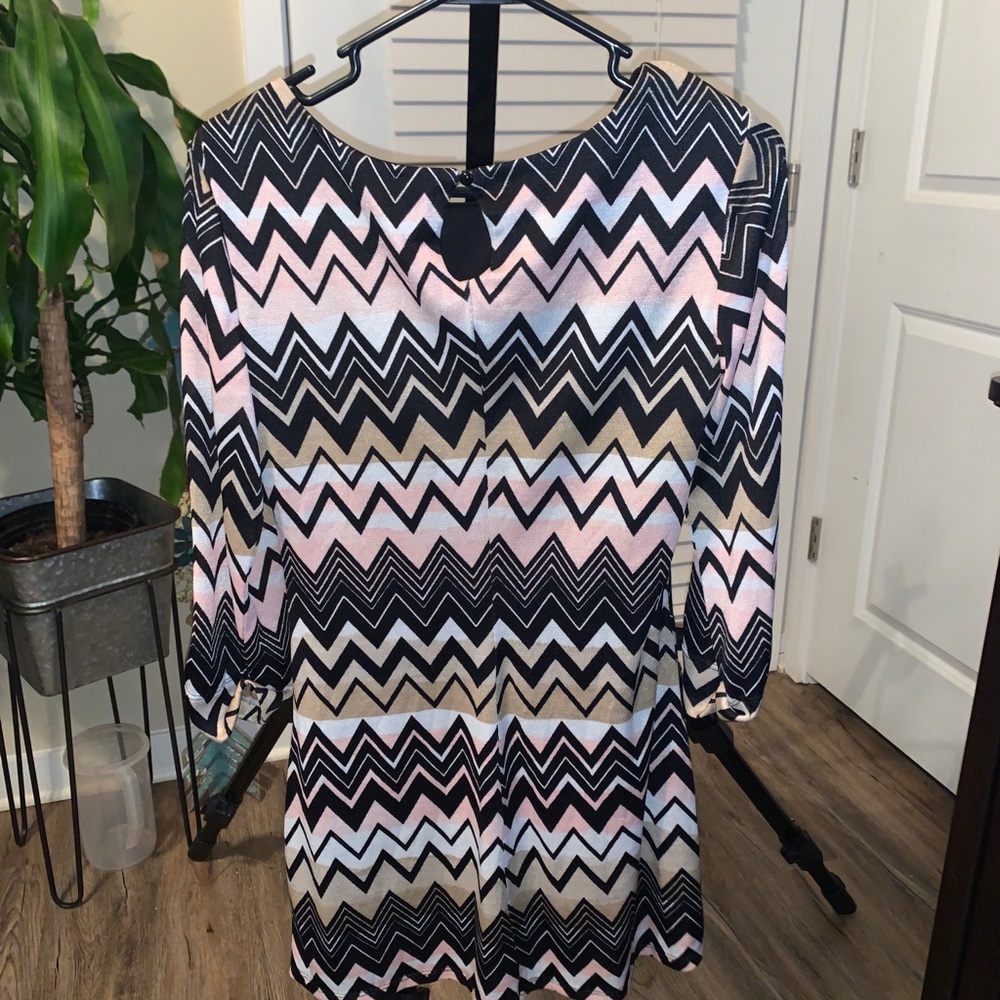 CHEVRON DRESS ♥️ - Picture 2 of 3